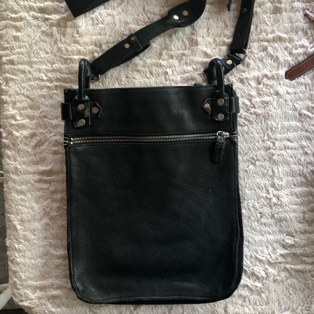 Lucky Brand black leather bag.